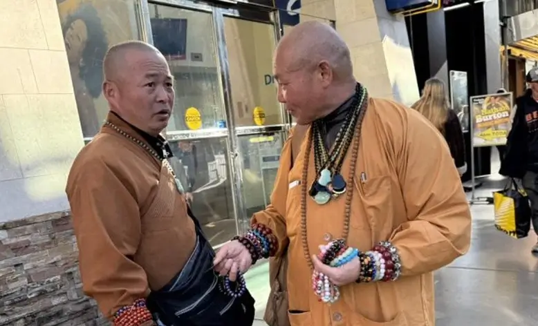 Waspada! Biksu Palsu Menyamar di Las Vegas Strip untuk Menipu Wisatawan